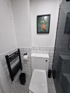 Stylish 2 Bedroom Apartment Sleeps 4 Contractors and Corporates Welcome - Birmingham - 6