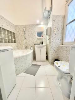 White Apartment near the famous New York Café - Budapest - 8