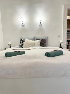 White Apartment near the famous New York Café - Budapest - 9