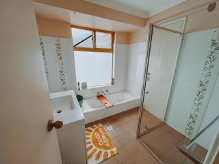 BEACH 400m, Big Yard, Playroom, Perfect for Families, Couples, Digital Nomads - Mandurah - 1