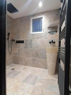 Gîtes déco pop et chaleureuse avec jacuzzi, sauna, piece coquine - 4
