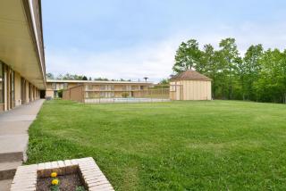 Mansfield Inn - 1