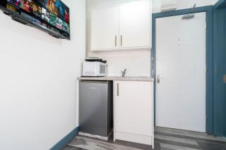 Sky Rooms One Bedroom Modern Studio Apartment 4 - Birmingham - 8