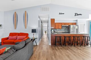 Zula Beach Vacation Home, Sleeps 16, Private Heated Pool, 4min Walk To The Beach, Pets Welcome, Fenced Yard - Destin - 4
