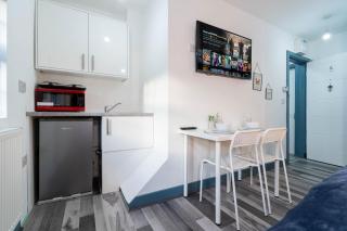 Sky Rooms One Bedroom Modern Studio Apartment 6 - Birmingham - 0