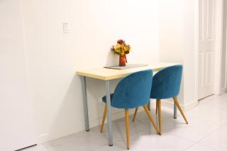 Pristine 3 Beds 2 Washroom Guest Suite - 3