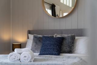 Loft Ninety Three - Stylish & Central - Orange - 3