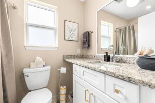 New! Cozy 1BR Upper Unit in the Heart of Roseville - Roseville - 5
