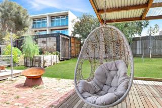 Dare Street Family Getaway- Walk to beach + shops - 1