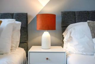 Broughton House with Free Parking, Balcony, Fast Wifi and Smart TV with Netflix by Yoko Property - 2