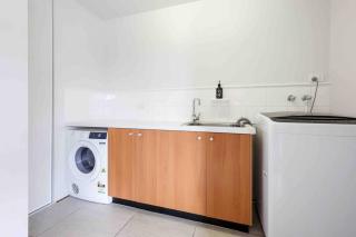 Ocean Escape- 5 Bedroom, 3 bath- Sleeps 11 - Ocean Grove - 1