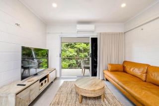 The Tropical Trinity - A Breezy Beachside Getaway - Trinity Beach - 0