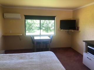 Colonial Inn Guest Rooms - Yackandandah - 6