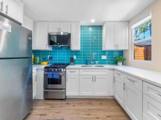 Beach Bungalow Perfection - Private Patios, BBQ walk2beach & Pet Friendly! - San Diego - 4