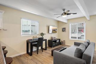Stunning Beach Delight with Hot Tub, Fire Pit, Parking & Walk to Beach! - San Diego - 6
