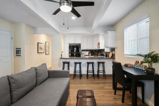 Stunning Beach Delight with Hot Tub, Fire Pit, Parking & Walk to Beach! - San Diego - 5