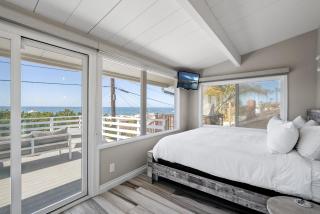 Bird Rock Dreams - Ocean Views, Massive Yard, Outdoor Dining, Fast Wifi & AC! - 4