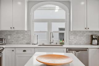 Stunning Beach Home with Fireplace, Fast WiFi, Grill & Outdoor Seating! - San Diego - 4