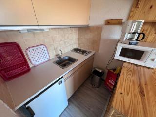 Studio cabine avec balcon, ascenseur et coin repas - FR-1-593-99 - Les Angles - 8