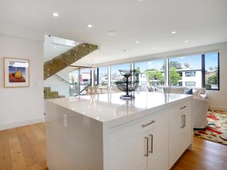 Luxury Dream Home - Massive Rooftop Patio, Zen Garden, AC & Fast Wifi! - San Diego - 4