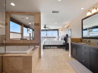 Stunning Bayfront condo with gorgeous views, garage, massive roof deck & AC - dogs welcome! - San Diego - 8