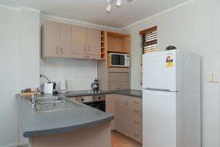 Ocean View Beach Escape - Top Floor Apartments, Mt Maunganui Base - Mount Maunganui - 7