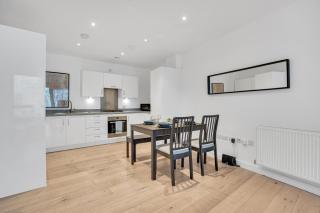 Spacious 2 bedroom apartment with balcony - 7