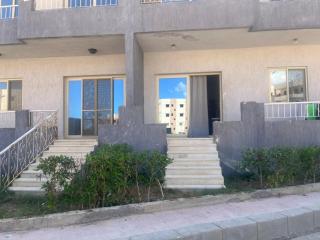 شاليه أرضي مكيف فاخر امام حمام السباحة قريه تاهيتي باي علي البحر - Marsa Matruh - 3