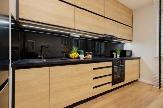 Spacious Apartment in Warsaw with Balcony and Parking by Noclegi Renters - Warsaw - 3