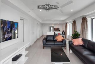 "PADSTOW" Top Location & Views at PenthousePads - Darwin - 1