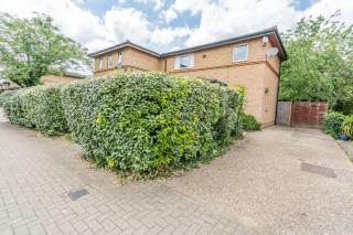 CONTRACTORS, Central MK, Free off street Parking, close to amenities, Managed by Chique Properties Ltd - 4