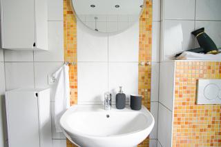 HOMEFY BRIGHT AND COZY HOLIDAY APARTMENT - washer & dryer - free parking - Essen - 4