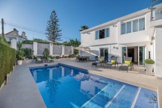 Newly Renovated 4 BDRM Villa w Pool in Top Location - Marbella - 8