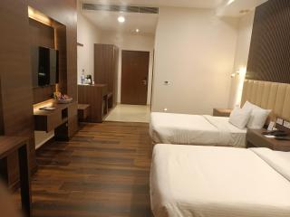 M B Greens Clarks Inn - Morādābād - 8