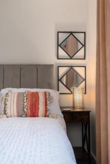 WORCESTER Fabulous Cherry Tree Mews self check in dogs welcome by prior arrangement , 2 double bedrooms ,super fast Wi-Fi, with free off road parking for 2 vehicles near Royal Hospital and woodland walks - 3