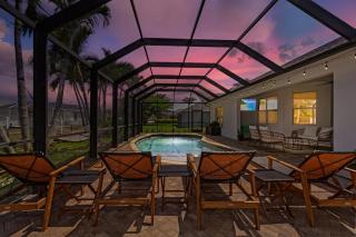 Villa w/ private heated saltwater pool, 4 BR, 7 beds - Cape Coral - 2