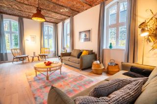 Coach House - 6