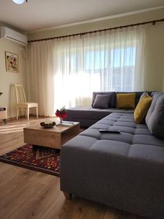 Ben's Apartment-City Center - Tirana - 7
