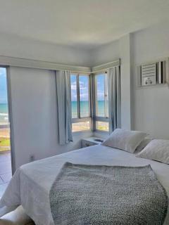Apartamento Três Quartos, Frente Mar, em Meia Praia - Itapema - Itapema - 0