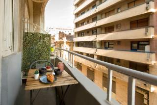 Stay in Style: Central 1BR with Vintage Touches and Balcony - Bucharest - 6