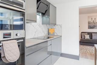 Executive 8beds 3bath Contractorswelcome Parking! - Southampton - 4