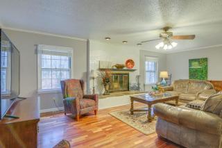 Charming Tennessee Retreat with Fireplace and Grill! - Jackson - 4