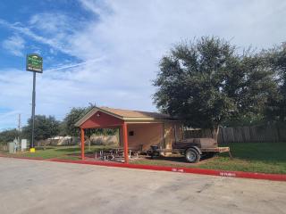Cotulla Whitten Inn - Cotulla - 7