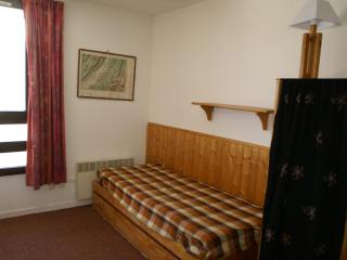 2 pièces cabine au pied des pistes, balcon, casier à skis - FR-1-557-93 - 8