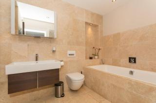 Luxury Penthouse Apartment With Hot Tub - Bath - 5