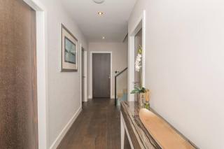 Luxury Penthouse Apartment With Hot Tub - Bath - 4