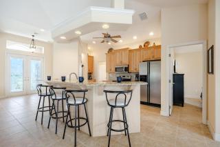 Gulf Access, Heated Saltwater Pool, Sleeps 8 - Cape Coastal - Roelens Vacations - Cape Coral - 4