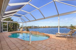 Pool, Sleeps 6, Canal View - Villa Boa Vista - Matlacha - 7