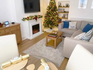 Central Llandudno, Private Parking near to Beach, Pier & Shops - 0