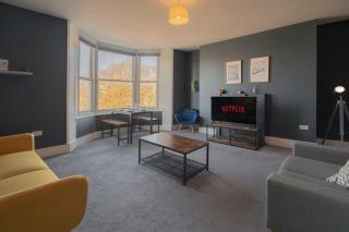 Large Apartment, Free Parking, Sleeps 10, for Contractors, Families overlooking Royal Pavilion - Brighton & Hove - 0